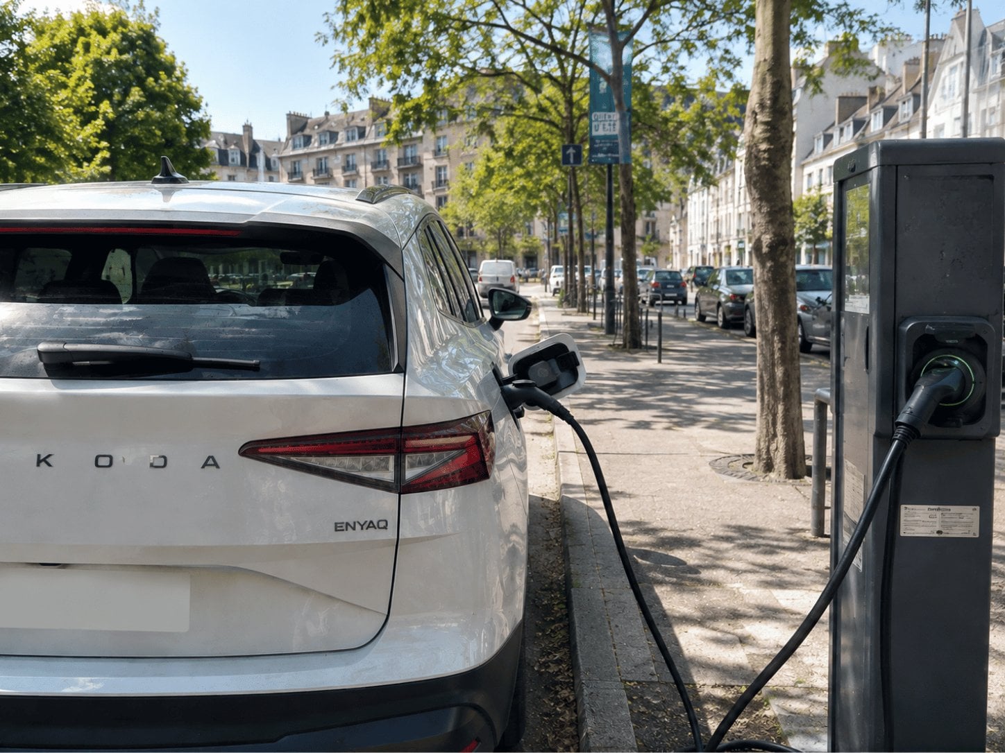 Voiture skode enyaq en charge