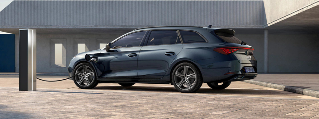 Seat Leon Sportstourer ST - Break - hybride recharge - borne de recharge