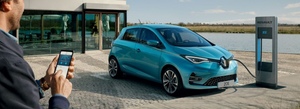 Renault ZOE - Exterieur 3/4 avant - recharge borne electrique - mobile