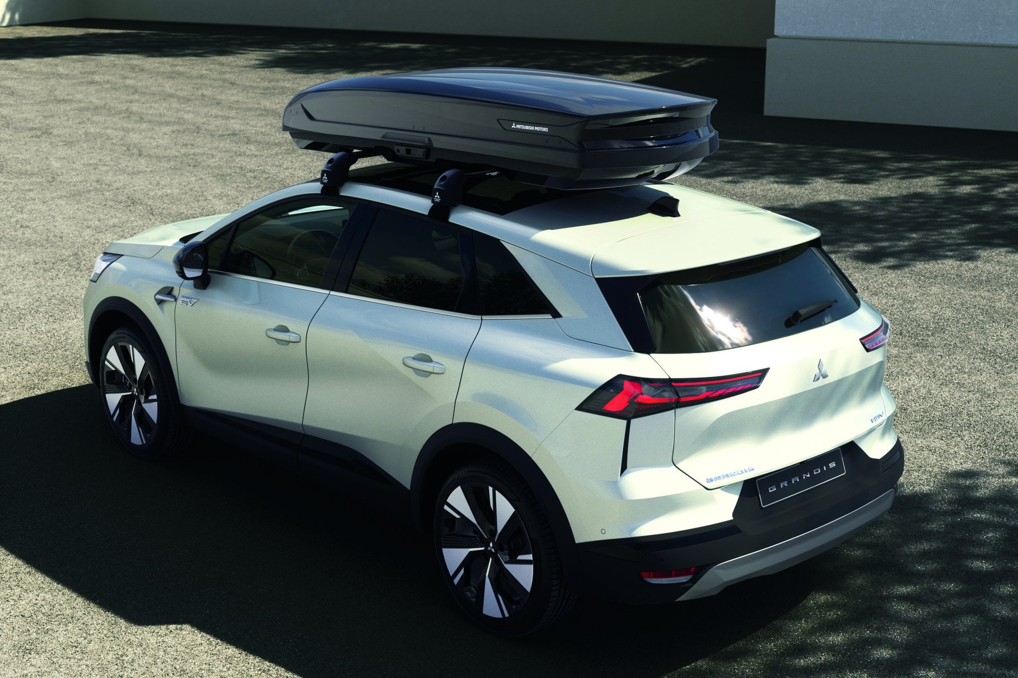 Nouveau GRANDIS | Le SUV hybride urbain familial | Mitsubishi Motors