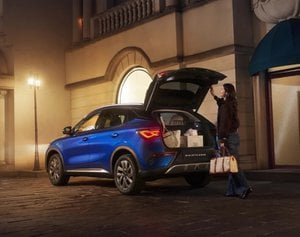 Coffre ouvert du SUV BYD Atto 3 dévoilant un grand volume de chargement