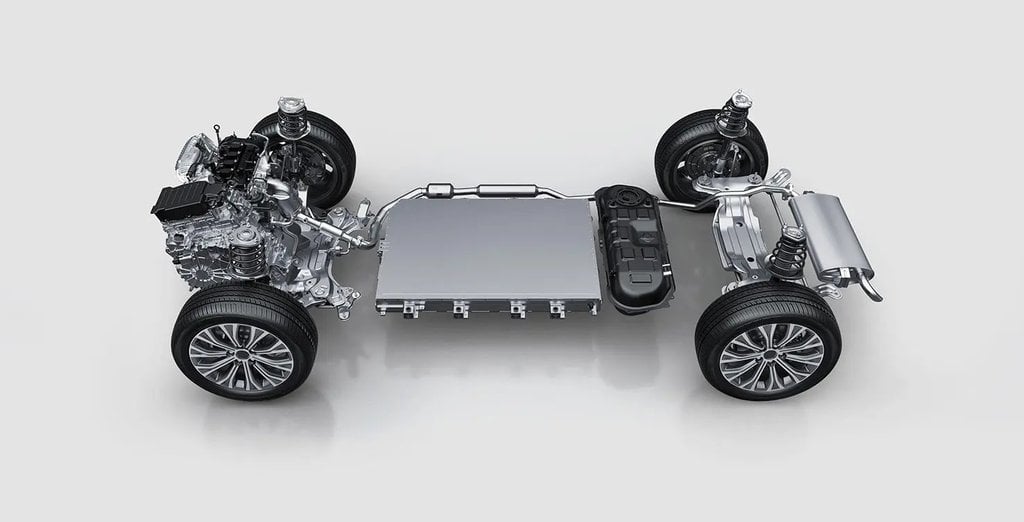 Vue éclatée du groupe motopropulseur Super Hybride DM-i du BYD : moteur essence, batterie LFP et moteur électrique