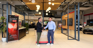 Freddy Barraud, directeur des marques Toyota & Lexus - Groupe Clim & François Duhart, président de la Team Iparralde dans la concession Toyota à Bassussarry, Pays Basque ( 64).