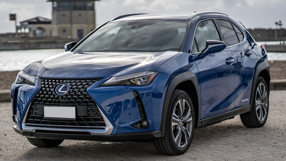 SCOPRI IL DINAMICO, URBANO E IBRIDO LEXUS UX - Zerocento