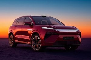 BYD Atto 8 3/4 face
