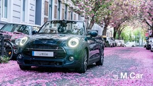 mini-cabrio-sidewalk