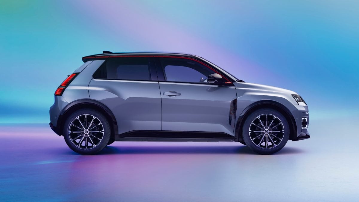Renault 5 E-Tech Electric grigia vista di profilo