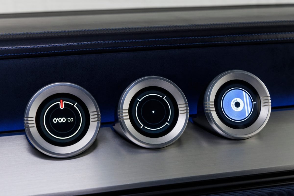Quadranti rotondi digitali sulla plancia della Renault 8 Gordini Concept